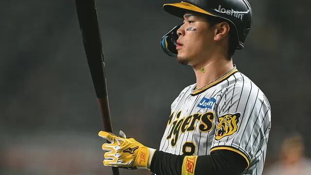 【野球】佐藤輝明選手、契約してないから阪神スーツを着れずホテルも別！？